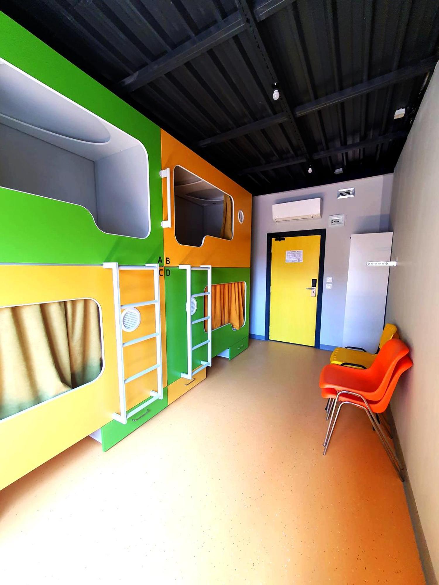 Green Cube Capsule Hostel София Экстерьер фото