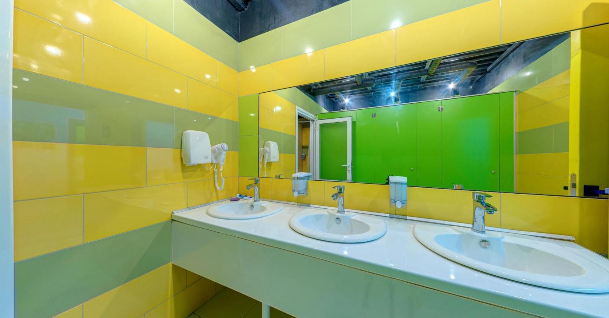 Green Cube Capsule Hostel София Экстерьер фото